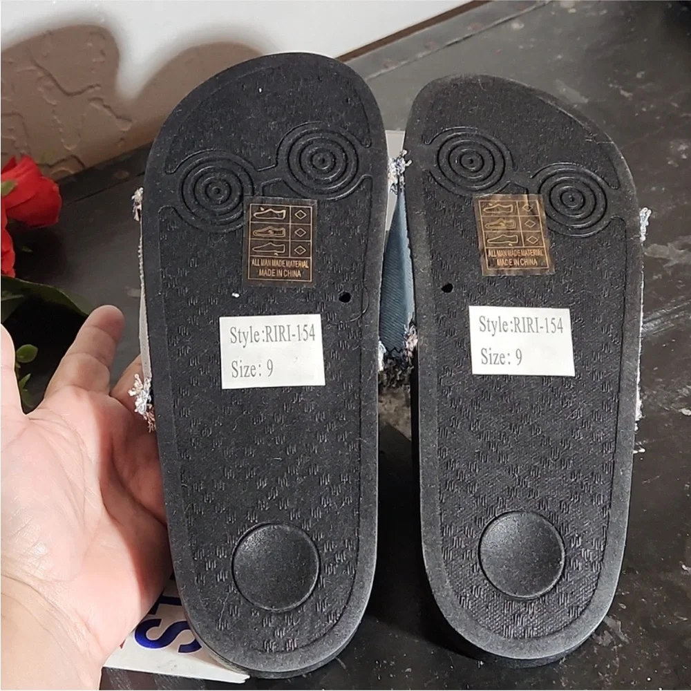 Yoki Blue Denim Frayed Slide Sandal Chic Whimsical Red Sequin Lip Design NWT S-9 - Picture 12 of 16